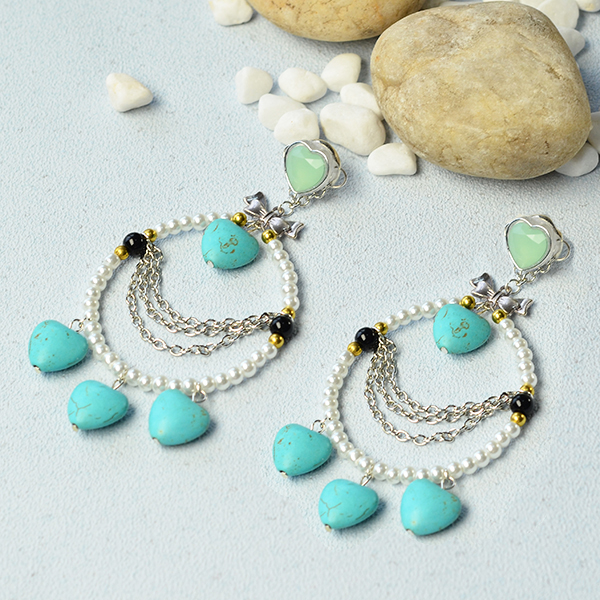 Here is the final look of the simple heart turquoise and pearl hoop earrings: