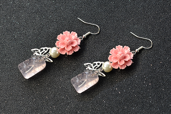 This is the final look of the pink flower earrings. Do you like them?
