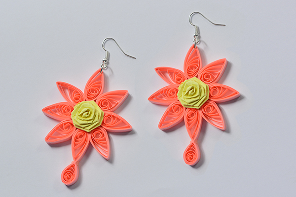 final look of the orange quilling paper flower earrings