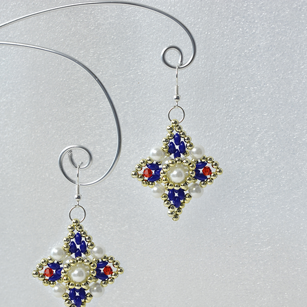 Here is the final look of the beading square earrings: 