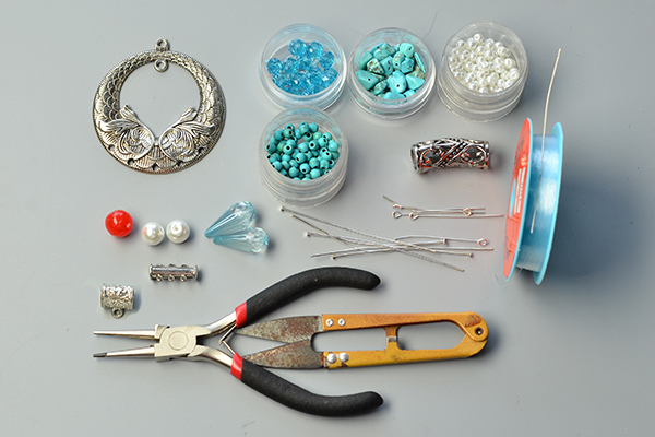 supplies needed in DIY the three-strand blue bead necklace