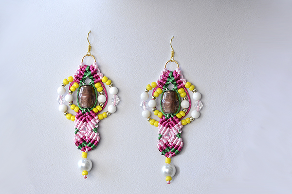final look of the thread braided and bead drop earrings