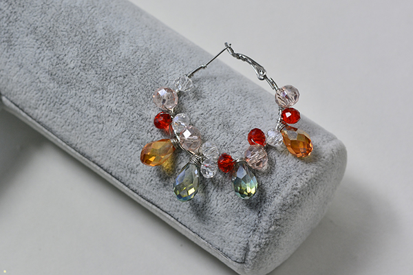 the final look of this pair of DIY beaded hoop earrings