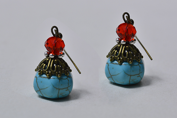 Here is the final look of this pair of turquoise bead drop earrings.