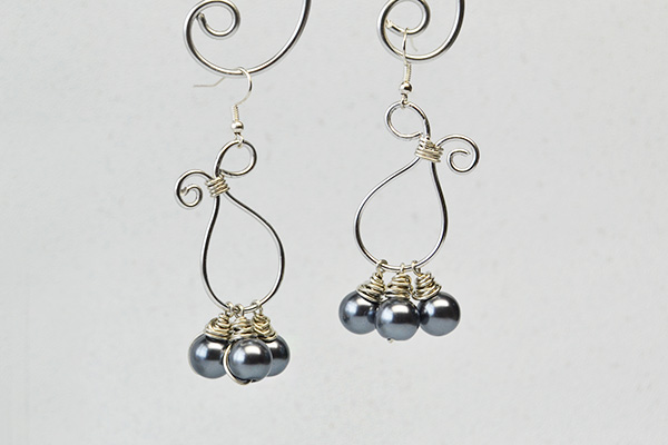 This is the final look of this pair of wire work earrings.