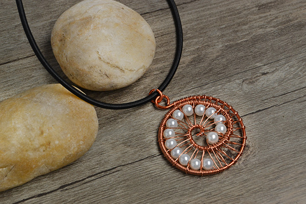 final look of the wire wrapped pendant necklace 