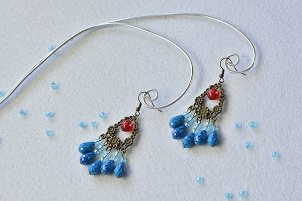 the final look of the vintage style flower earrings: