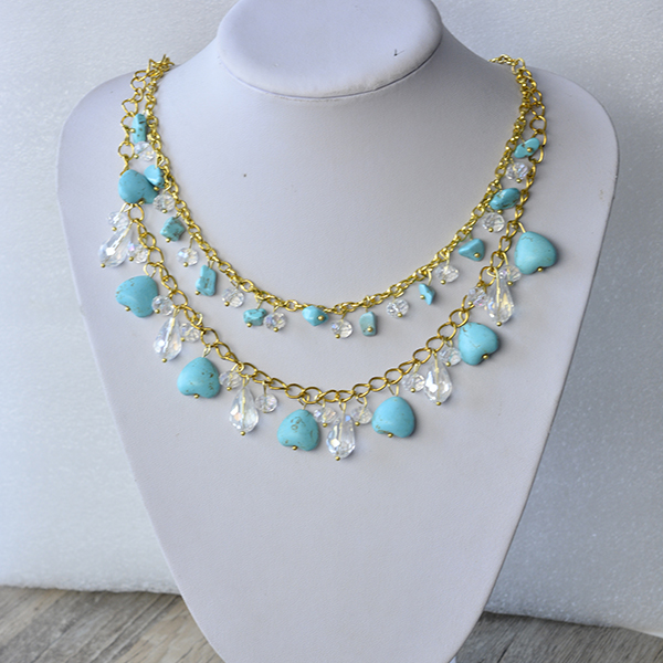 Here is the final look of the chain necklace with glass beads and heart turquoise beads