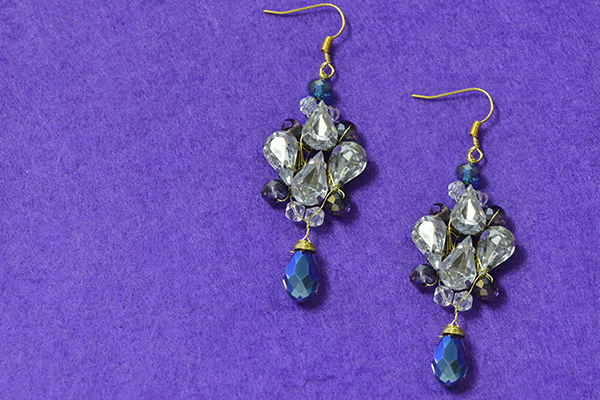 final look of the acrylic bead drop earrings