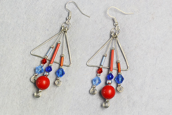 Now, this pair of wire wrapped glass beads earrings has been finished: