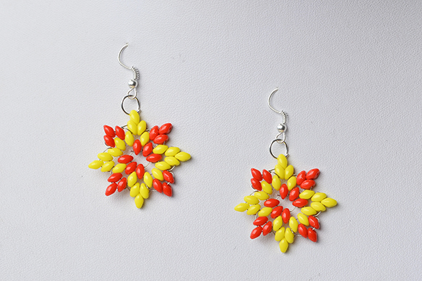 Tada! This pair of orange and yellow 2-hole seed bead snowflake earrings is finished!