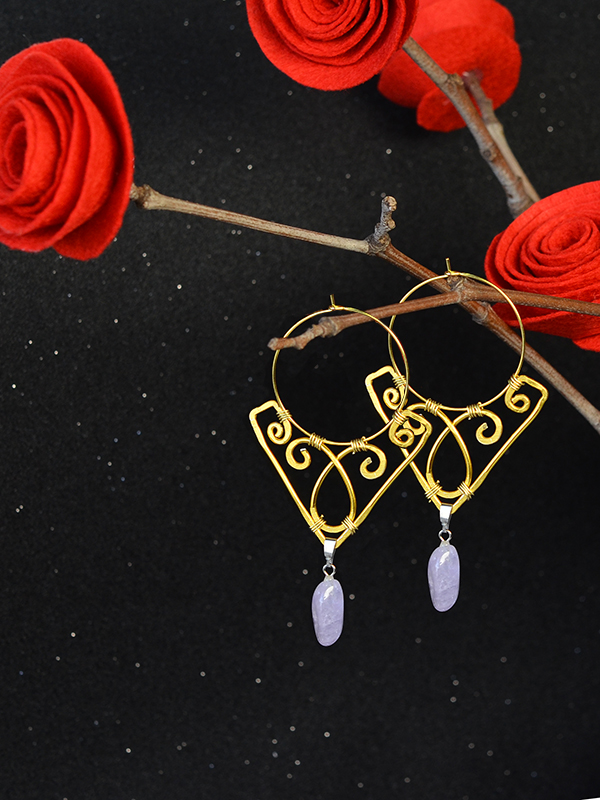 This is a picture showing the final look of the diy wire wrapped earrings.