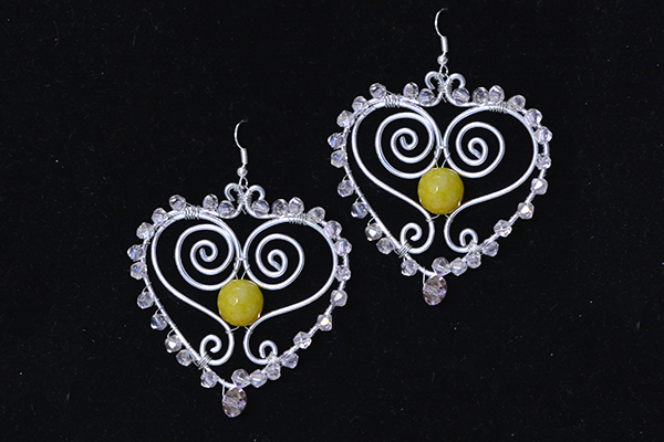 Then this pair of wire wrapped heart earrings has been finished!