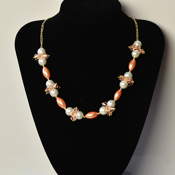Here is the final look of the simple pearl chain necklace: