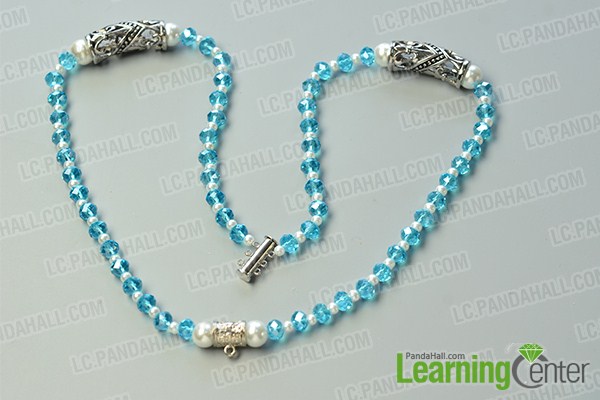 make the first part of the three-strand blue bead necklace