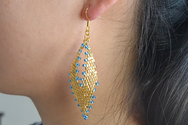 Time four the final look of the beading leaf earrings: 