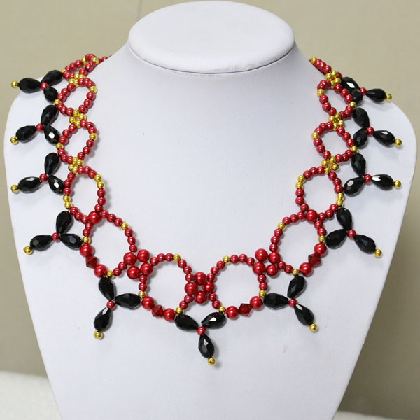 Here is the final look of the red pearl necklace: