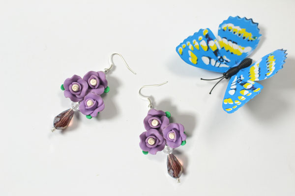 the final look of this pair of bead dangle earrings