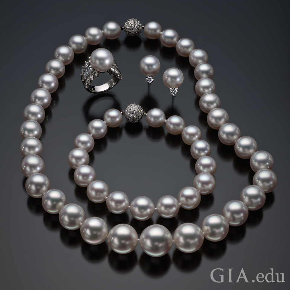 Pearl quality: examples of fine quality pearls