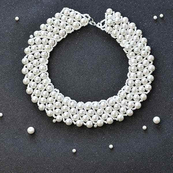 final look of the white pear bead statement necklace