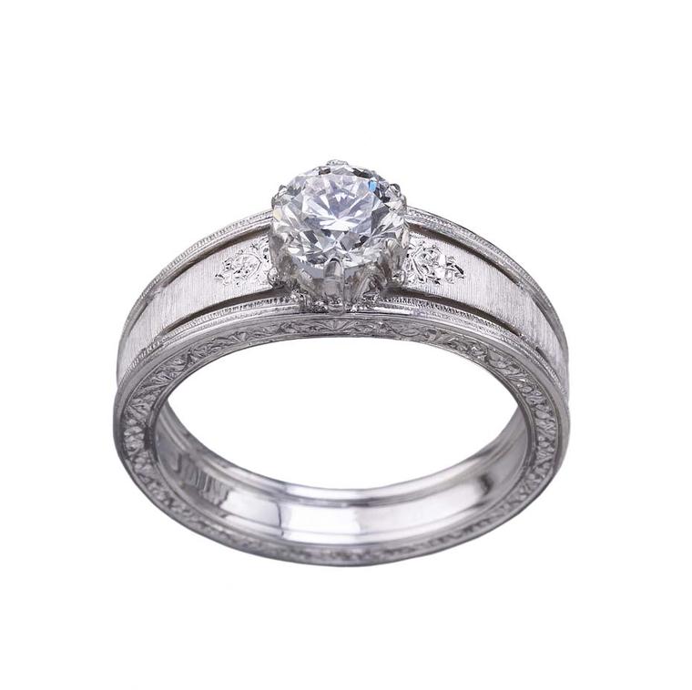 Buccellati Romanza diamond engagement ring with rigato engraving