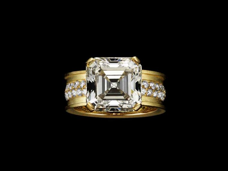 Liv Ballard Collection Sacro Vincolo Unchained gold ring, set with a 5.80ct Asscher-cut diamond.