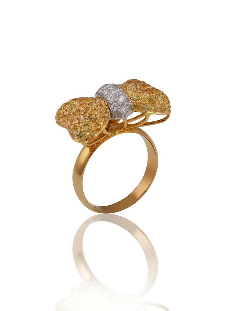 Mirari ring in yellow gold, with yellow sapphires and diamonds.