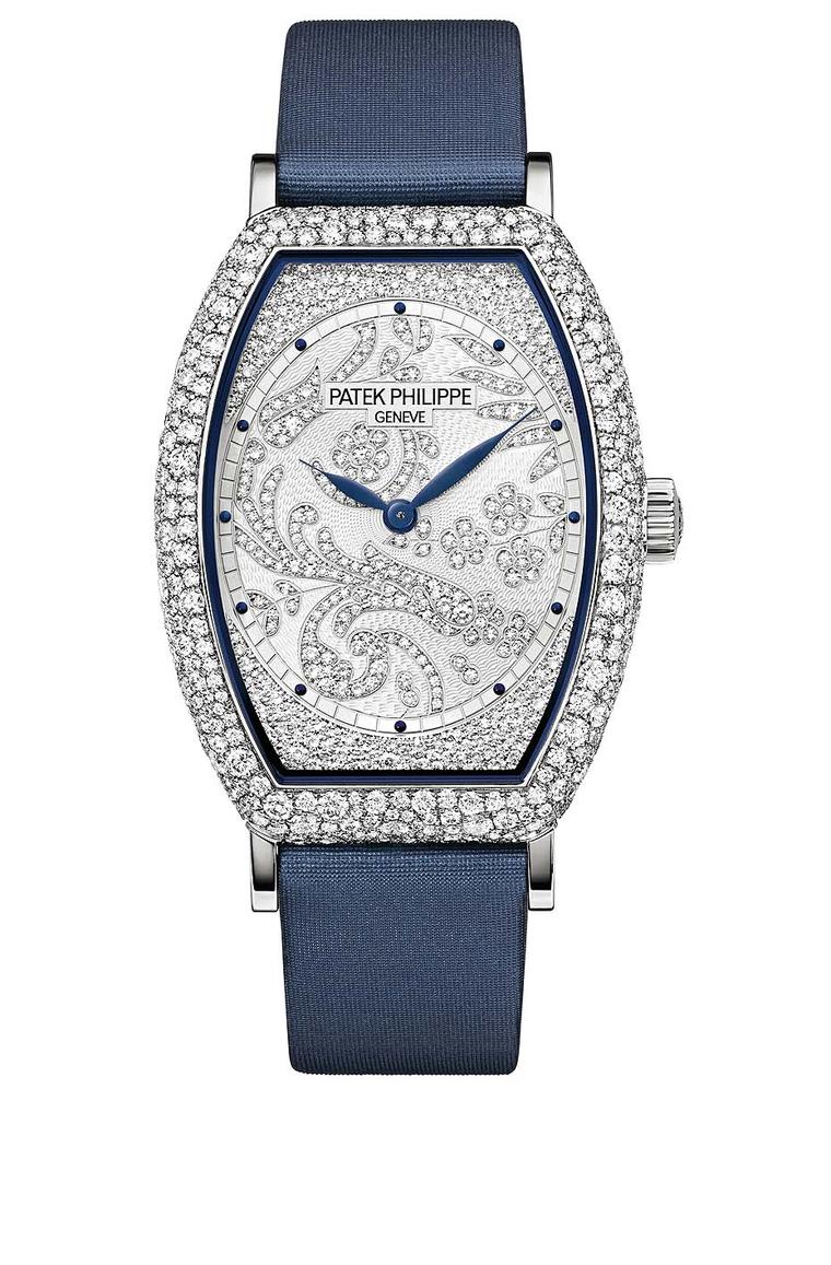 Inspired by the clean lines of Art Deco, this year's Gondolo Ref. 7099 has an icy white gold case decorated with a floral tapestry of diamonds.