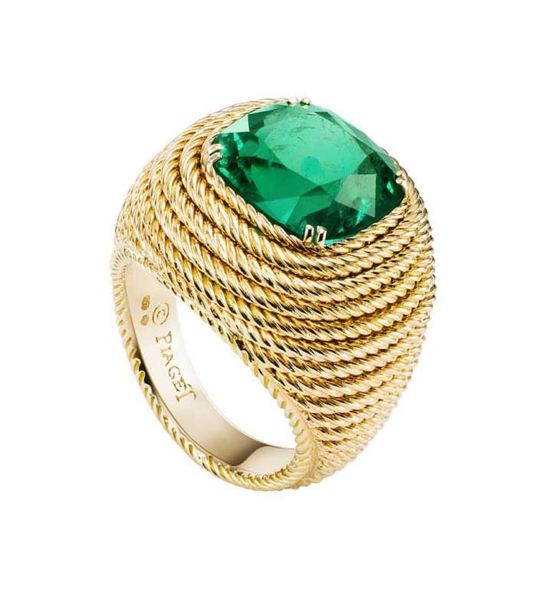 Extremely Piaget  ring in yellow gold with a 7.30ct cushion-cut emerald surrounded by gold ropes.