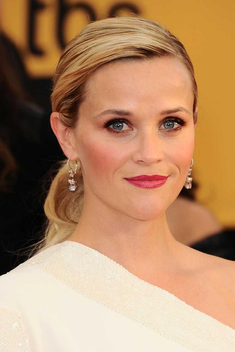 Reese Witherspoon chose stunning 9.20ct emerald-cut diamond drop Harry Winston earrings to dazzle on the red carpet at the 2015 SAG Awards. (Kevork Djansezian/Getty Images).