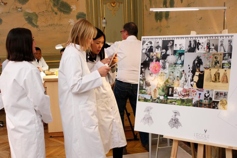 Students of L'École Van Cleef & Arpels learn of jewellery throughout the ages, discovering all there is to know from aesthetic sources, jewelers, experts and of course the jewels and the stones themselves.