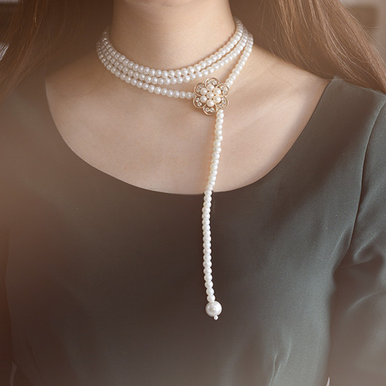 final look of the handmade multi-strand white pearl bead necklace