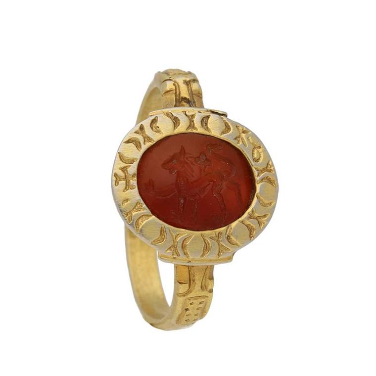 Berganza 15th century gold and carnelian ring