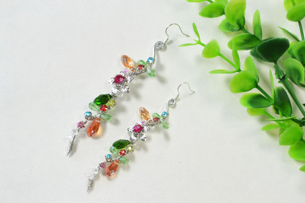 final look of the easy wire wrapped and bead earrings