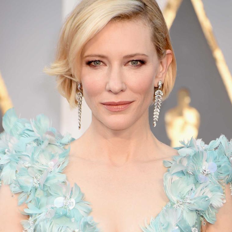 Cate-Blanchett-Oscars-red-carpet-jewelry