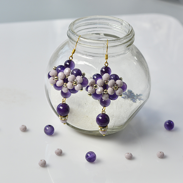 final look of the purple rhombus glass bead drop earrings