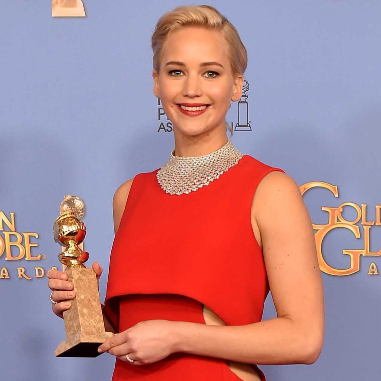 Jennifer Lawrence wore a 157ct diamond Chopard bib necklace on the Golden Globes 2016 red carpet