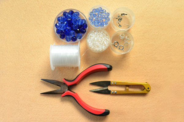 supplies needed in making the handmade blue glass bead necklace