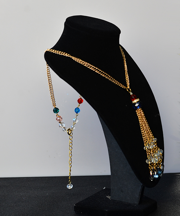 the final look of this chain necklace with beads