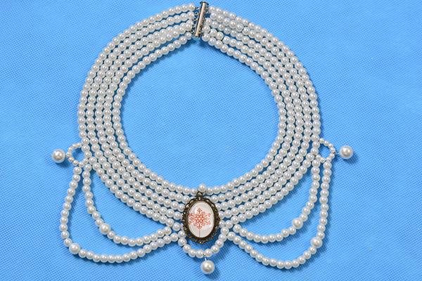 With time and efforts, this elegant multiple-stranded pearl choker necklace with personalized cabochon is finished!