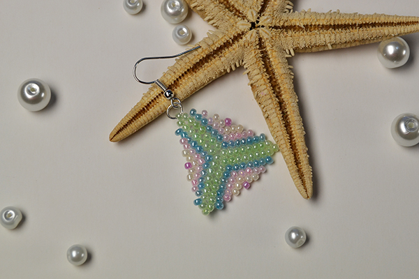 Here is the final look of the beading triangle earrings: 