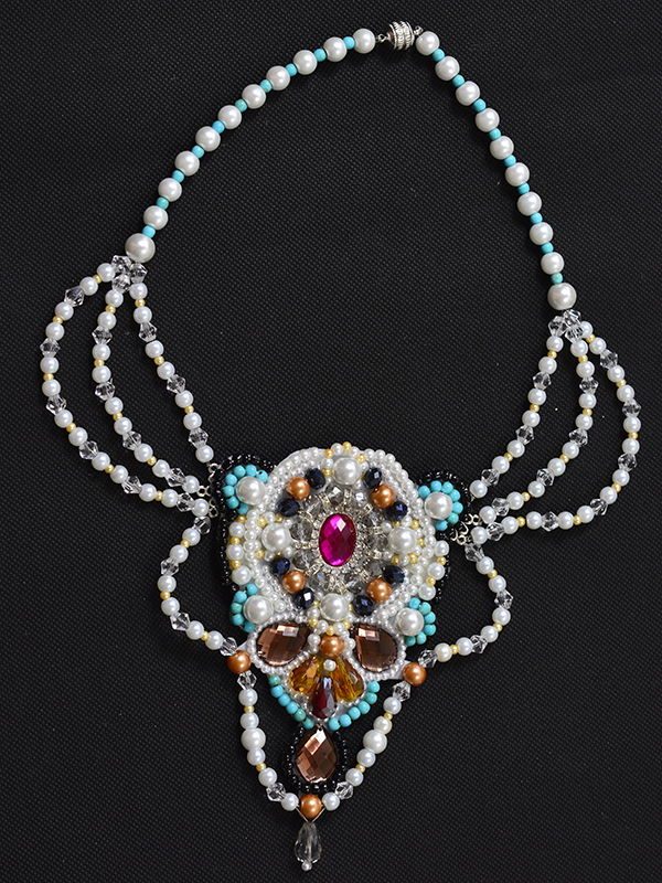 final look of the handmade embroidery pearl bead statement necklace