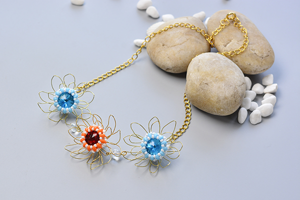 final look of the bead and wire flower chain necklace