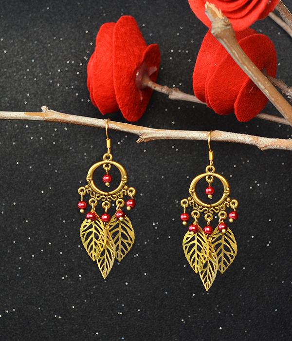 Check the final look of the chandelier leaf dangle earrings: