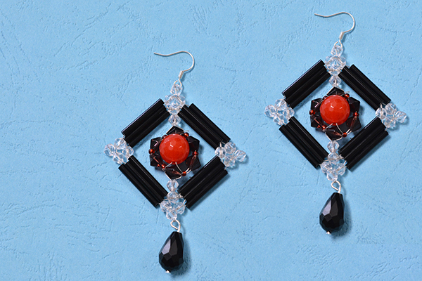 Time for the final look of this pair of beaded square drop earrings!