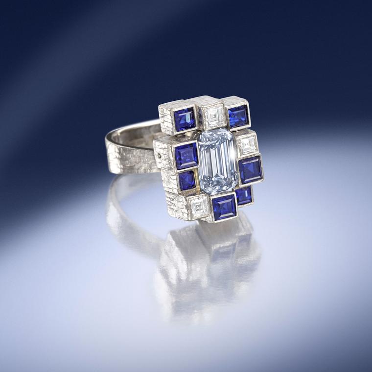 Andrew Grima Fancy greyish-blue diamond ring