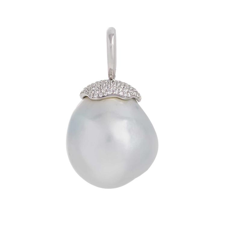 Margot McKinney 25mm silver grey baroque pearl pendant