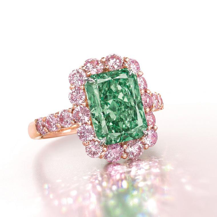 Fancy Vivid Aurora Green diamond 