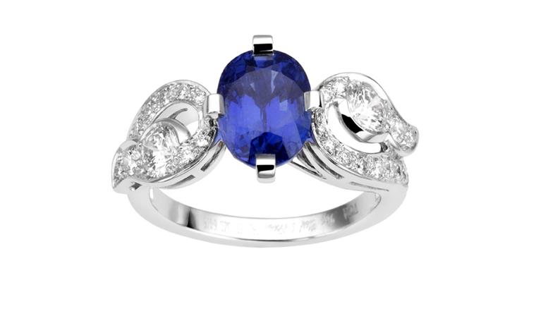 VAN CLEEF & ARPELS, Genre Aladdin ring, 1 oval-cut sapphire, round diamonds and white gold. POA