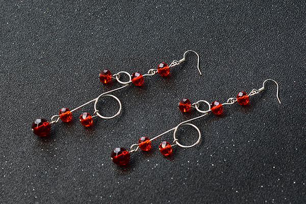 Here is the final look of the red glass beads dangle earring: